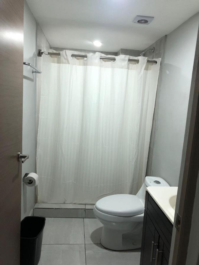 מונטריי Hotel Hc Express מראה חיצוני תמונה