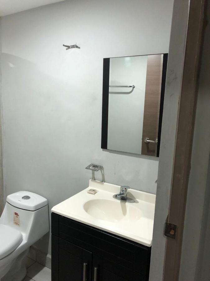 מונטריי Hotel Hc Express מראה חיצוני תמונה