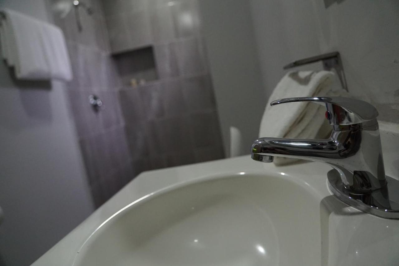 מונטריי Hotel Hc Express מראה חיצוני תמונה